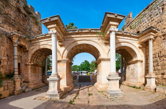 античные ворота